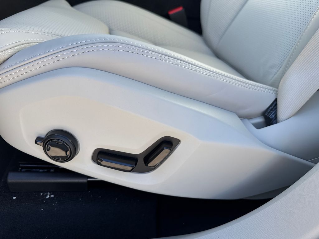 2025 Volvo XC60 Ultra - Photo 9