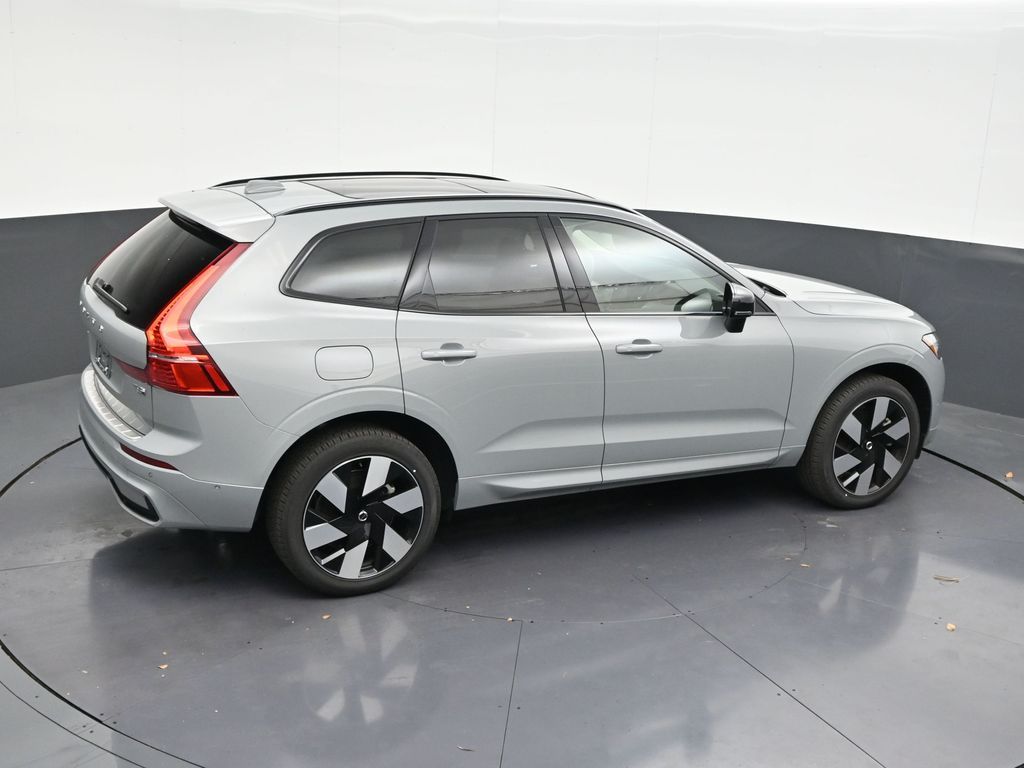 2025 Volvo XC60 Plus - Photo 18