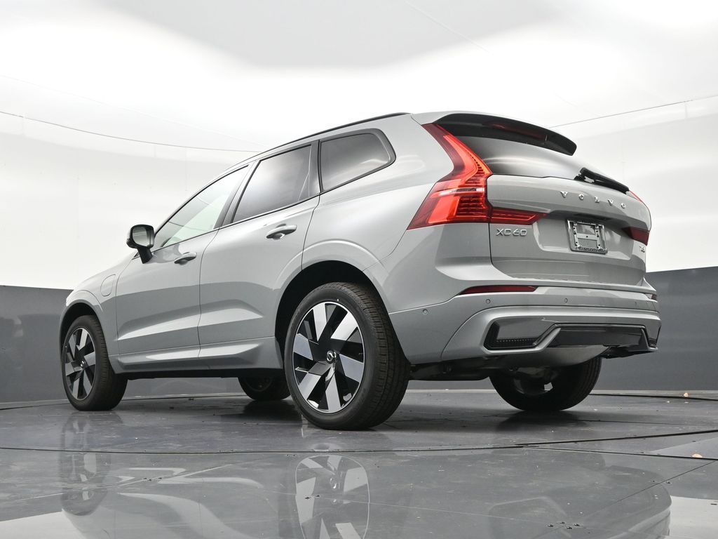 2025 Volvo XC60 Plus - Photo 23