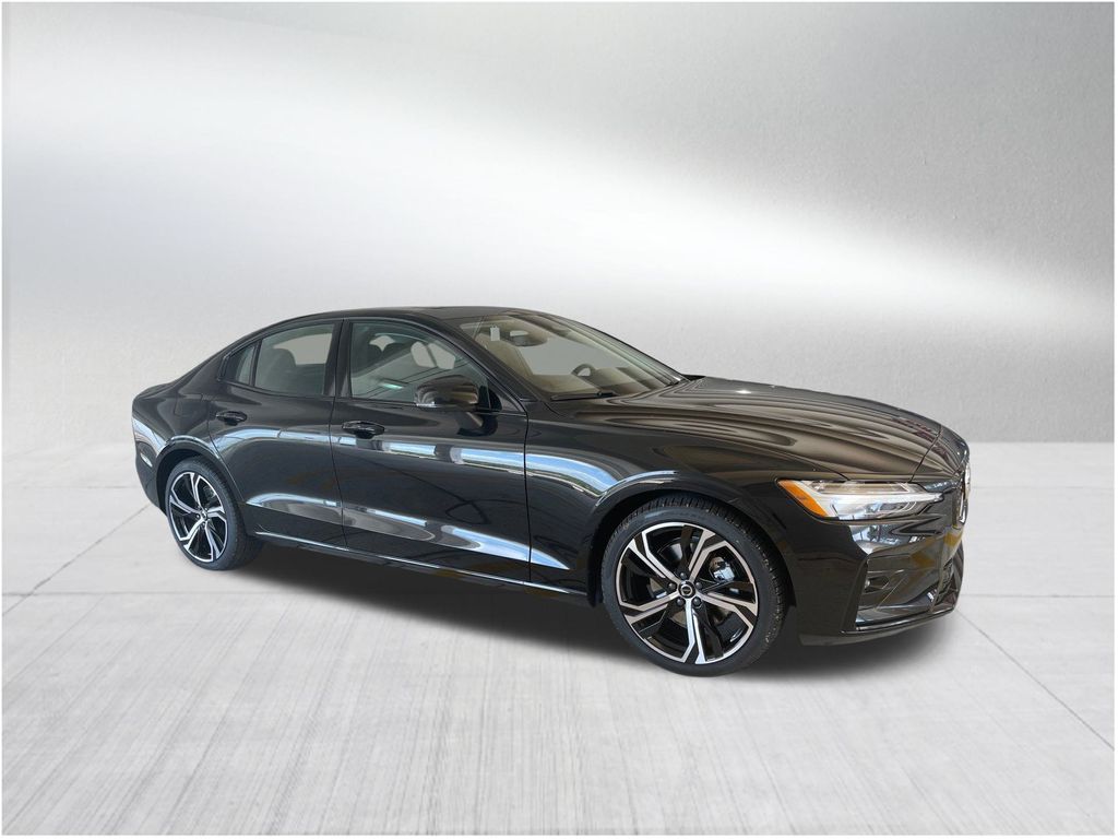 2025 Volvo S60 B5 Plus photo 2