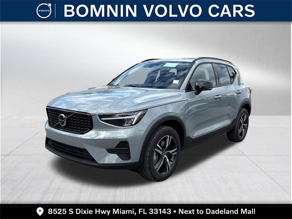 2026 Volvo XC40 B5 Core Dark AWD's photo