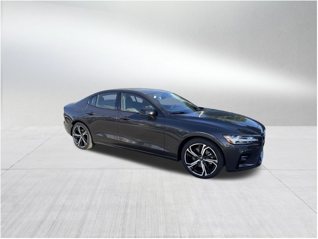 2025 Volvo S60 B5 Plus photo 3