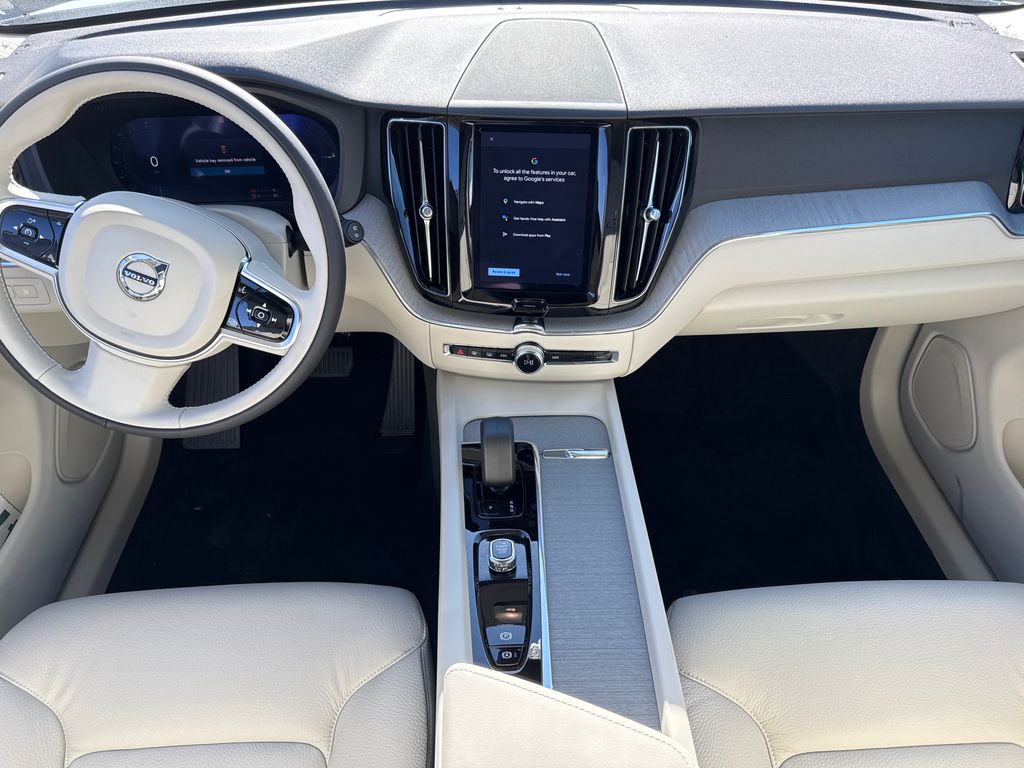 2025 Volvo XC60 Plus - Photo 8