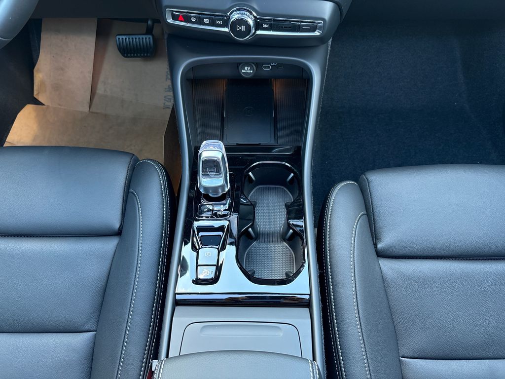 2026 Volvo XC40 Ultra - Photo 12