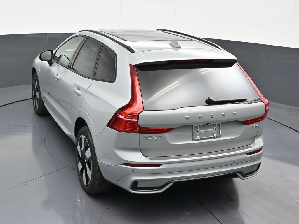 2025 Volvo XC60 Plus - Photo 16