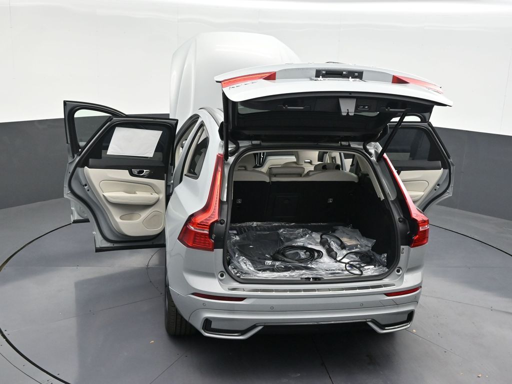 2025 Volvo XC60 Plus - Photo 33