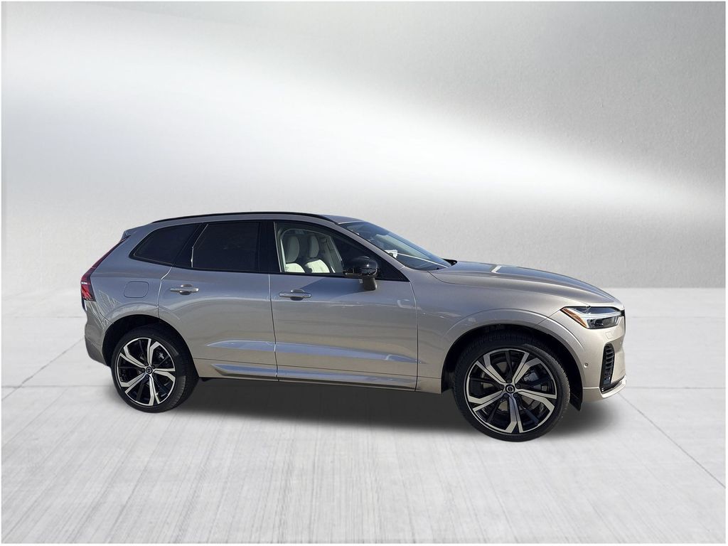 2025 Volvo XC60 Hybrid T8 photo 3
