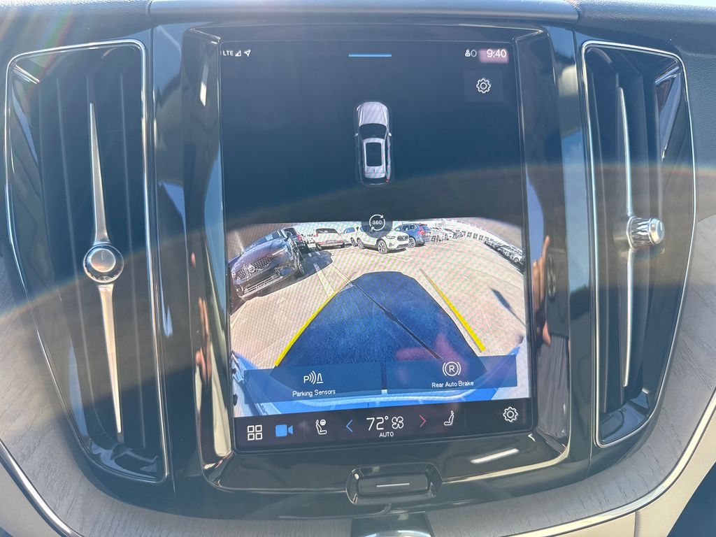 2025 Volvo XC60 Plus - Photo 13