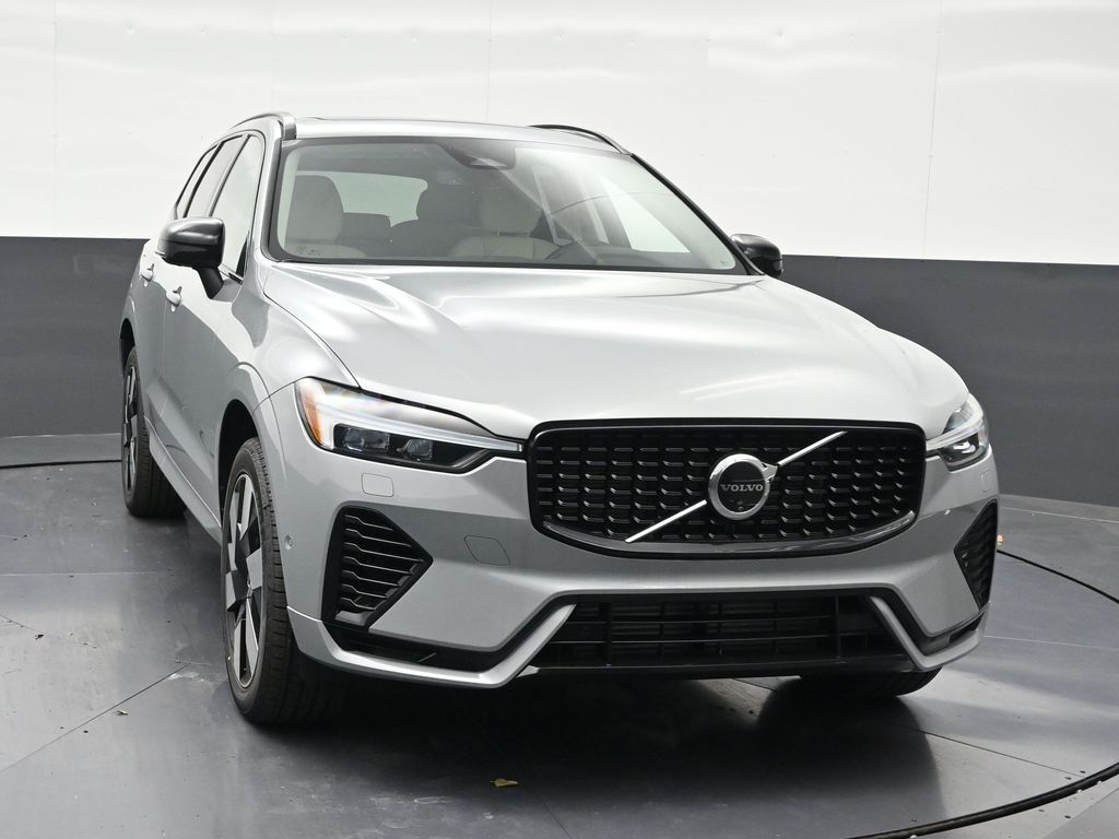2025 Volvo XC60 Plus - Photo 8
