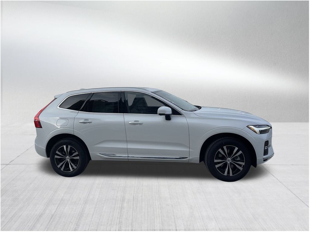 2023 Volvo XC60 Recharge Hybrid Core photo 2