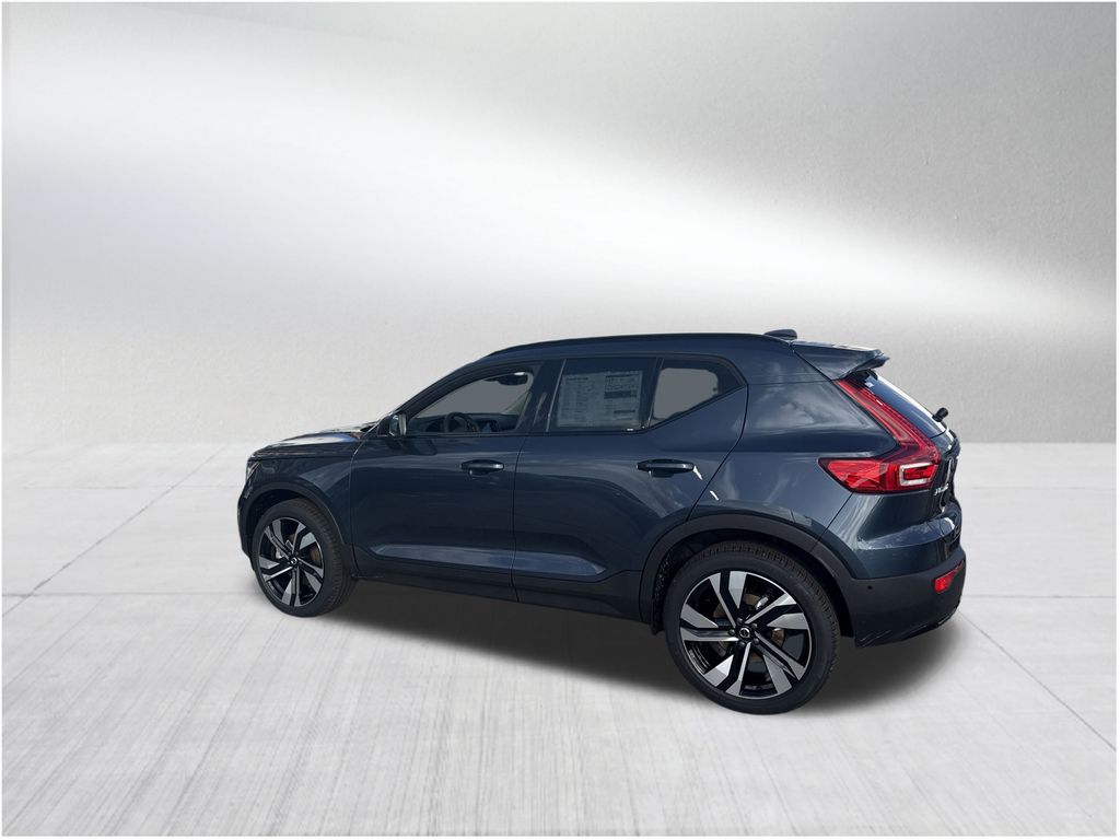 2026 Volvo XC40 Plus photo 2