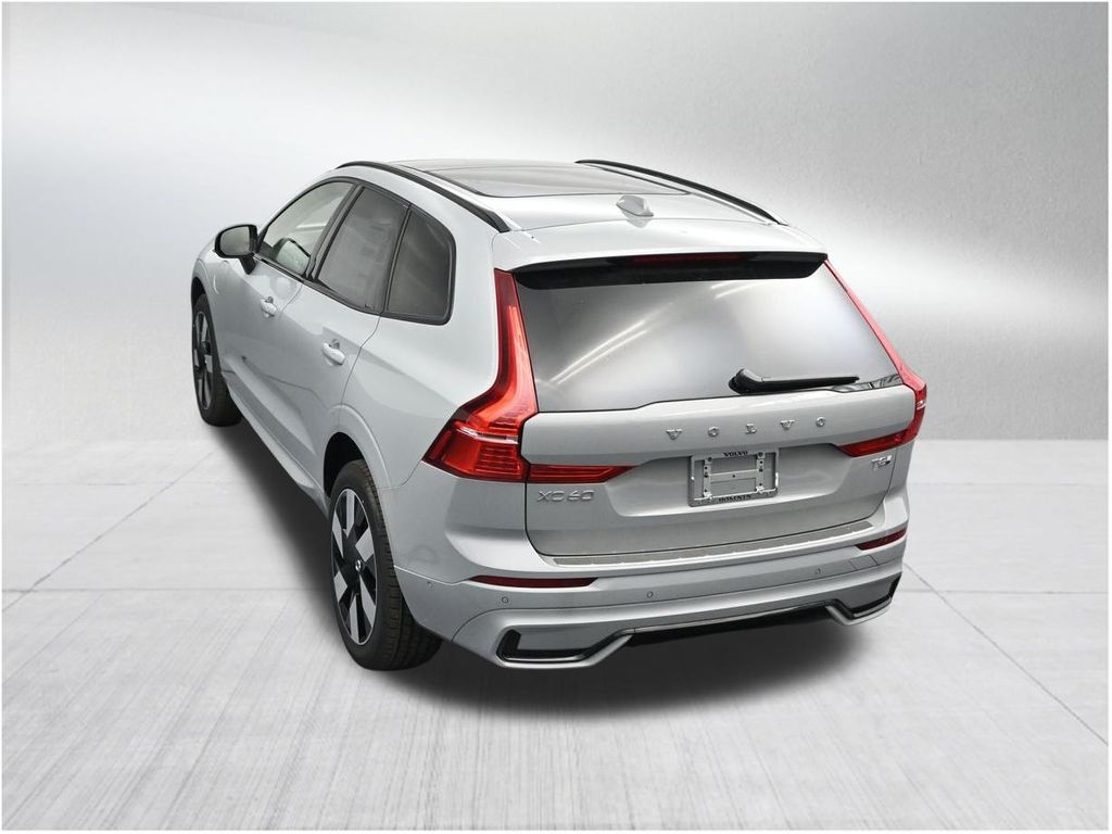 2025 Volvo XC60 Plus - Photo 16