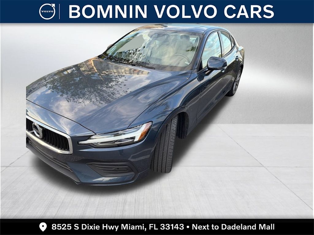 Used 2020 Volvo S60 T6 Momentum Sedan