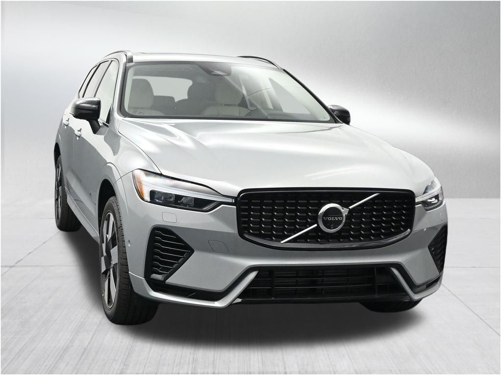 2025 Volvo XC60 Plus - Photo 8