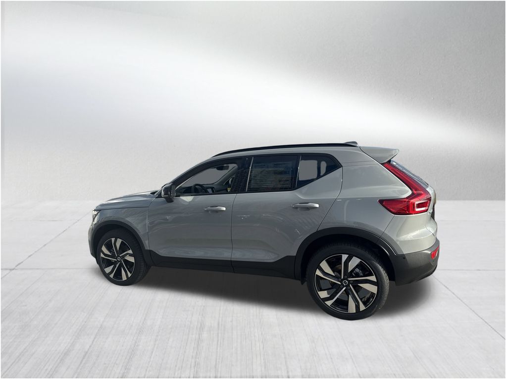 2026 Volvo XC40 Plus photo 2