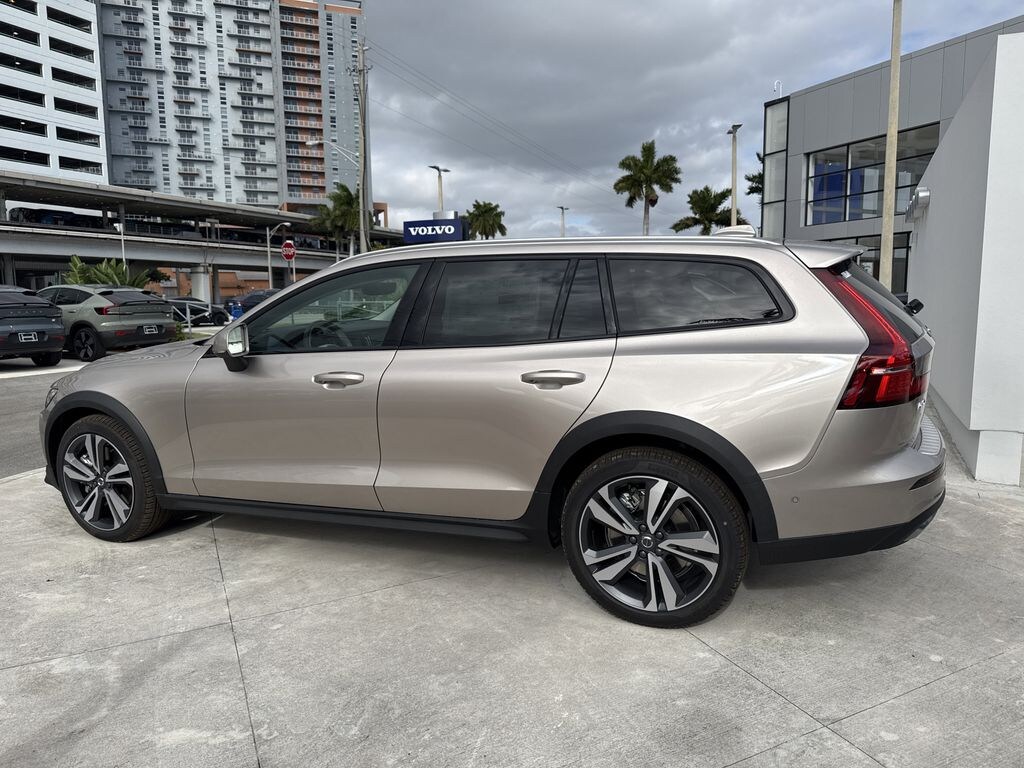 New 2025 Volvo V60 Cross Country For Sale at Bomnin Volvo Cars Dadeland VIN YV4L12WK5S2147238
