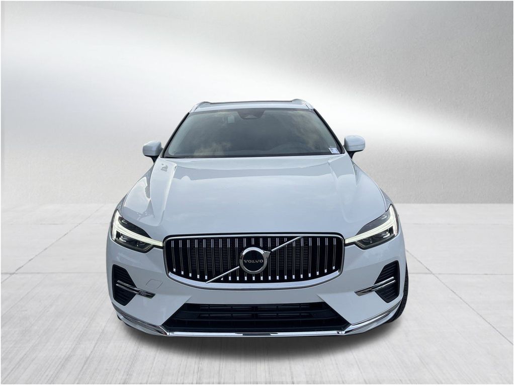 2023 Volvo XC60 Recharge Hybrid Core photo 4