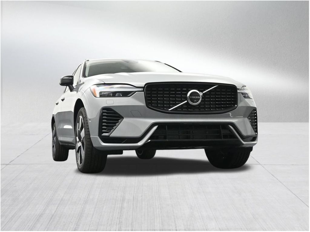 2025 Volvo XC60 Plus - Photo 28