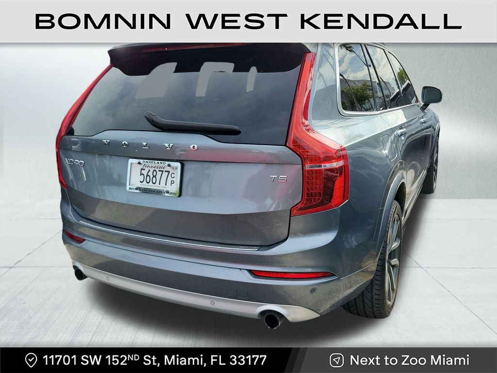 2019 Volvo XC90 T5 Momentum photo 4