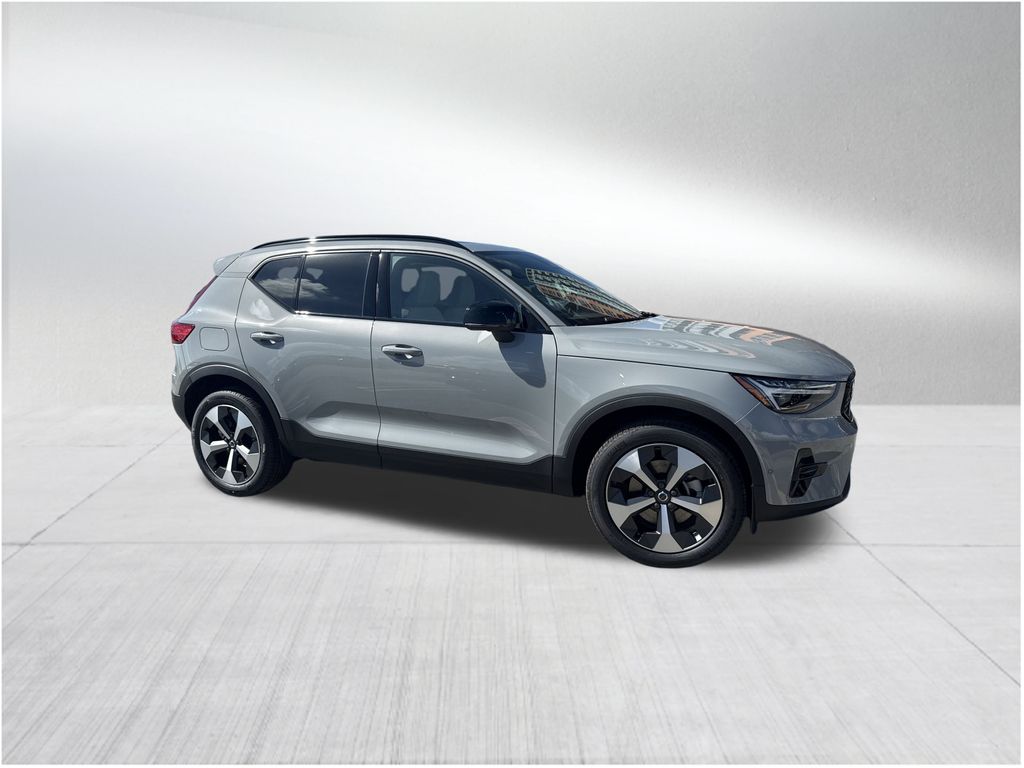 2026 Volvo XC40 Plus photo 3