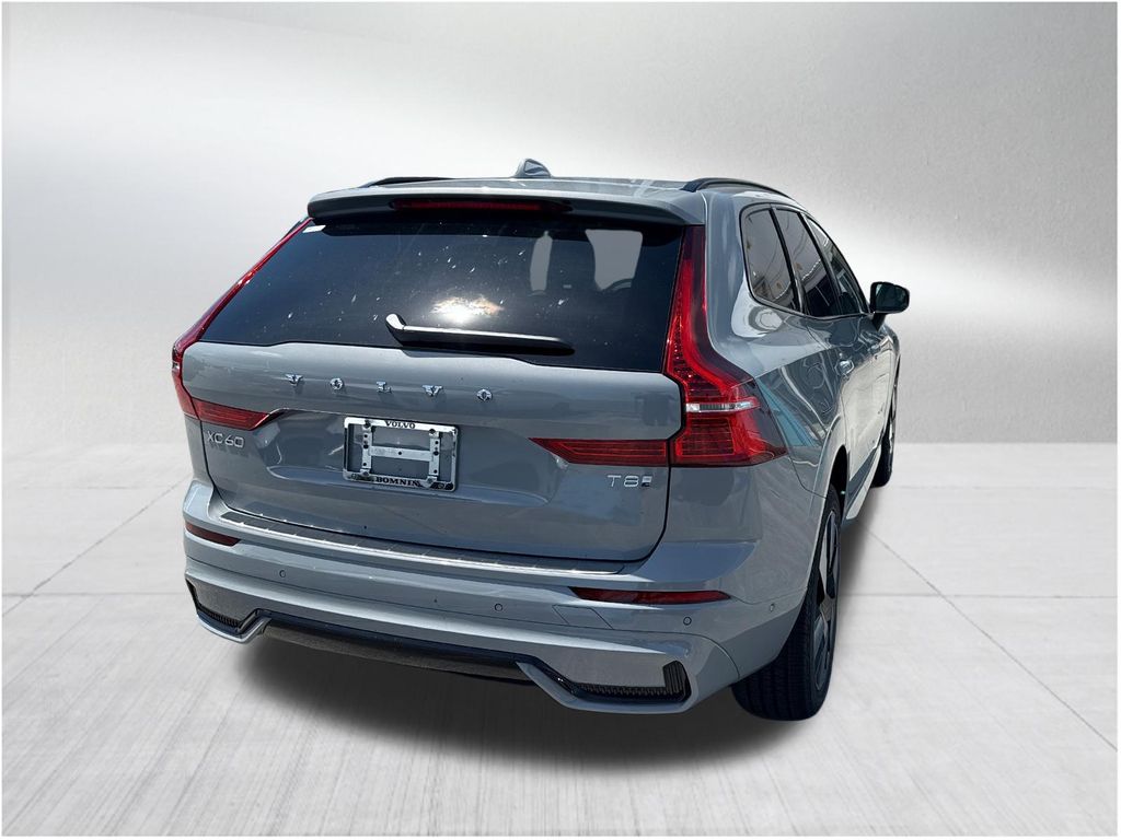 2025 Volvo XC60 Plus - Photo 4
