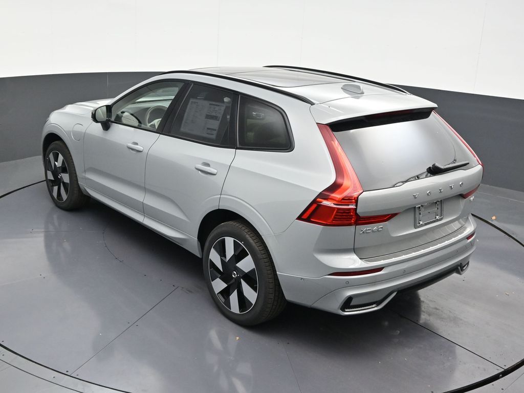 2025 Volvo XC60 Plus - Photo 15
