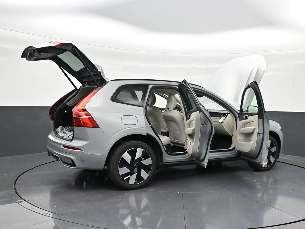 2025 Volvo XC60 Plus - Photo 29