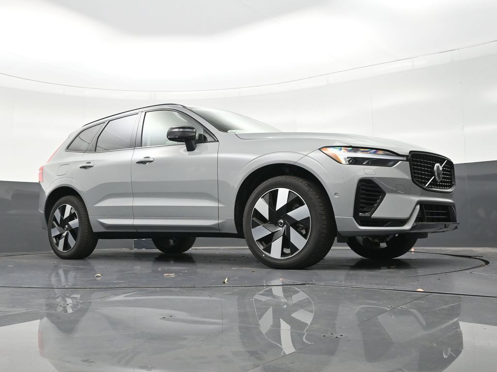 2025 Volvo XC60 Plus - Photo 27