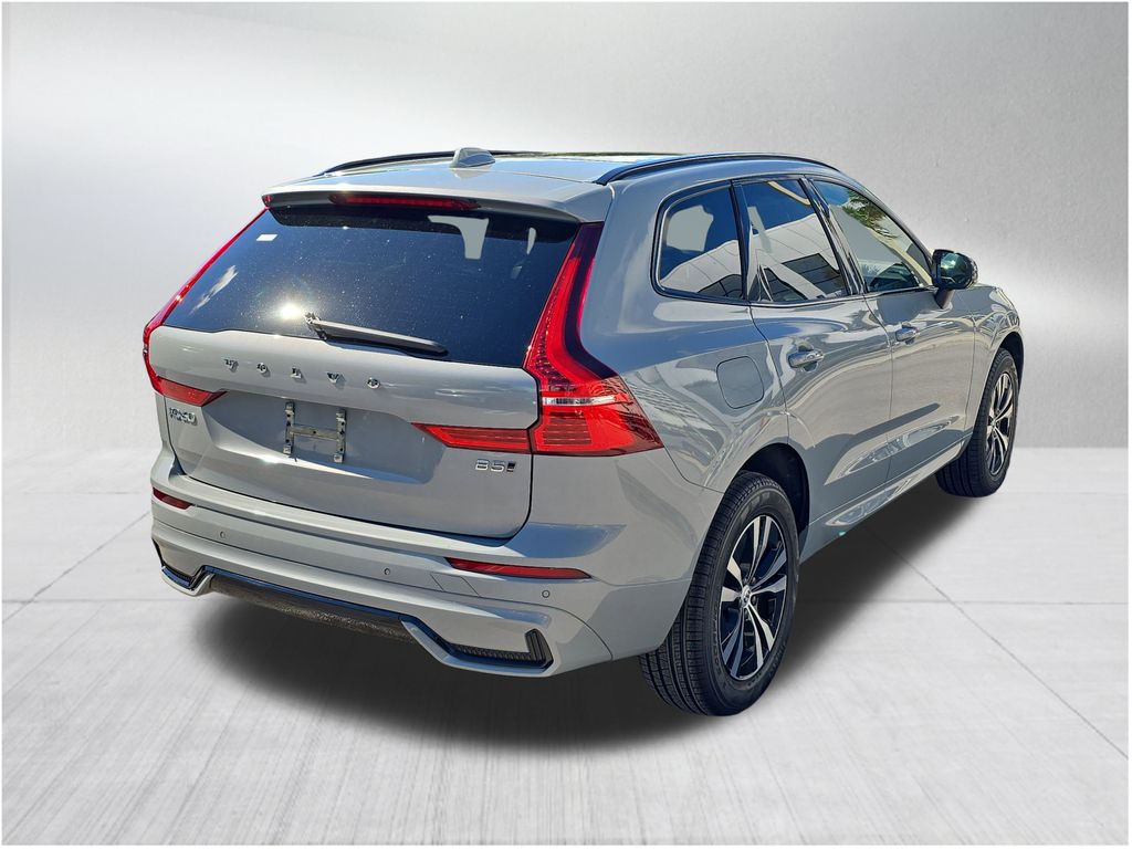 2024 Volvo XC60 B5 Core photo 3