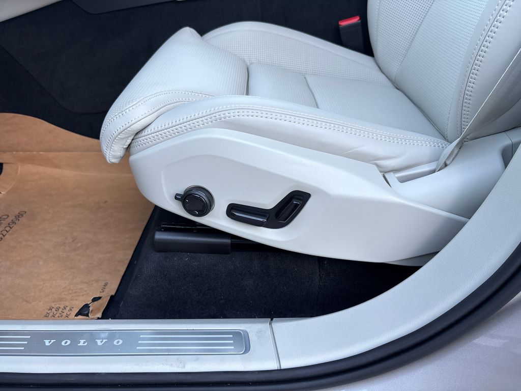 2026 Volvo XC90 Ultra - Photo 6