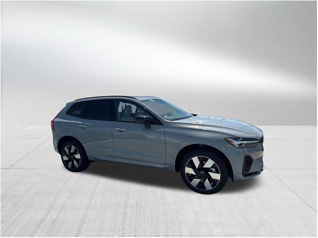 2025 Volvo XC60 Plus - Photo 3