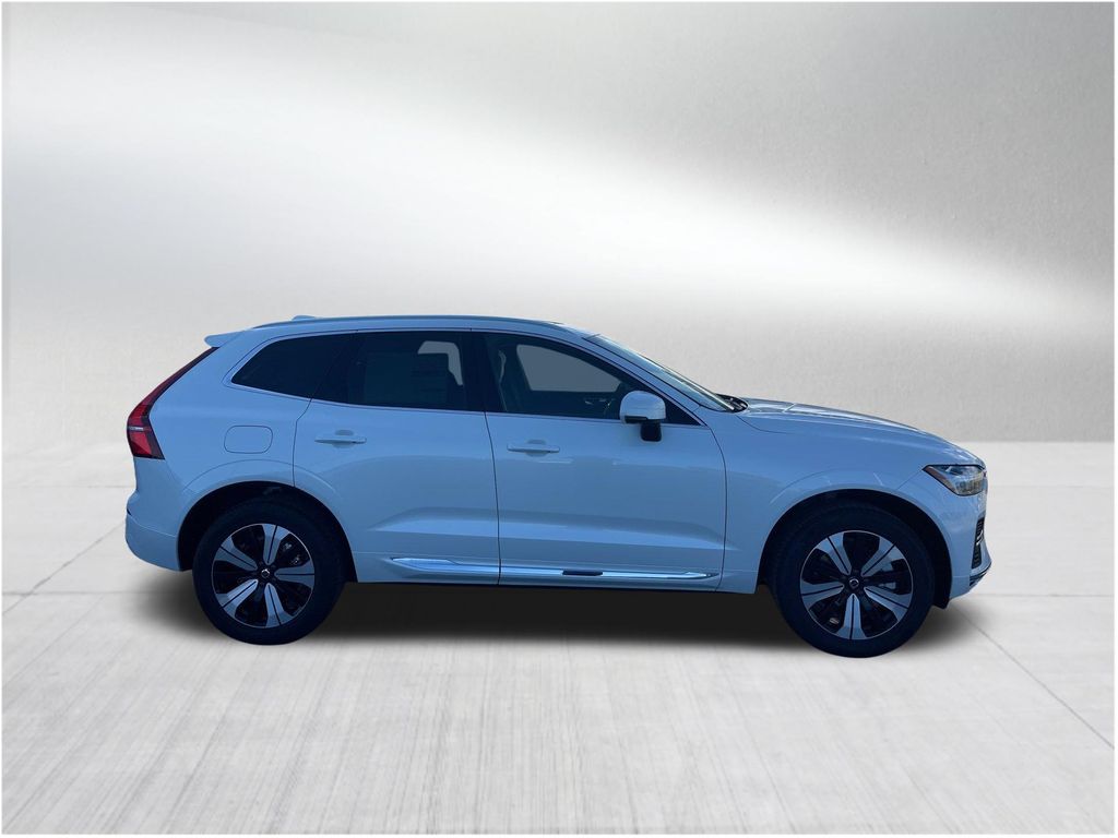 2023 Volvo XC60 Recharge Hybrid Core photo 3