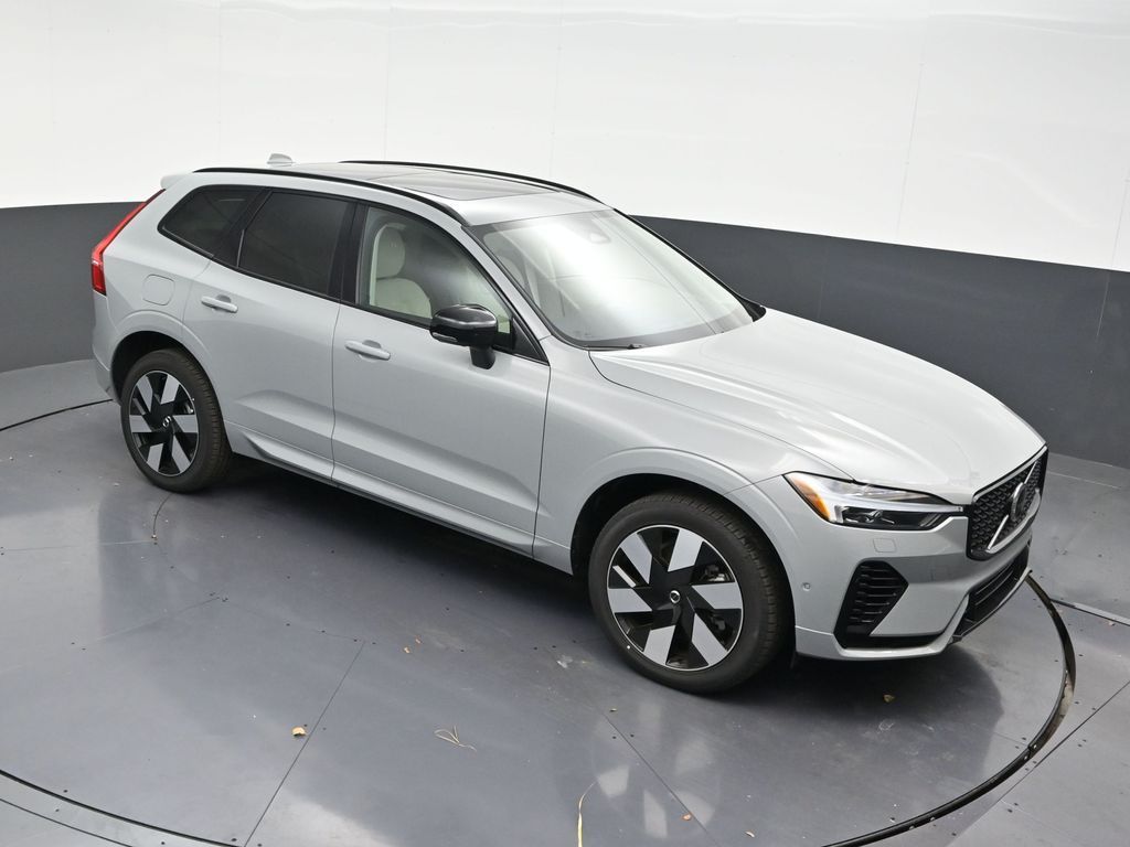 2025 Volvo XC60 Plus - Photo 19
