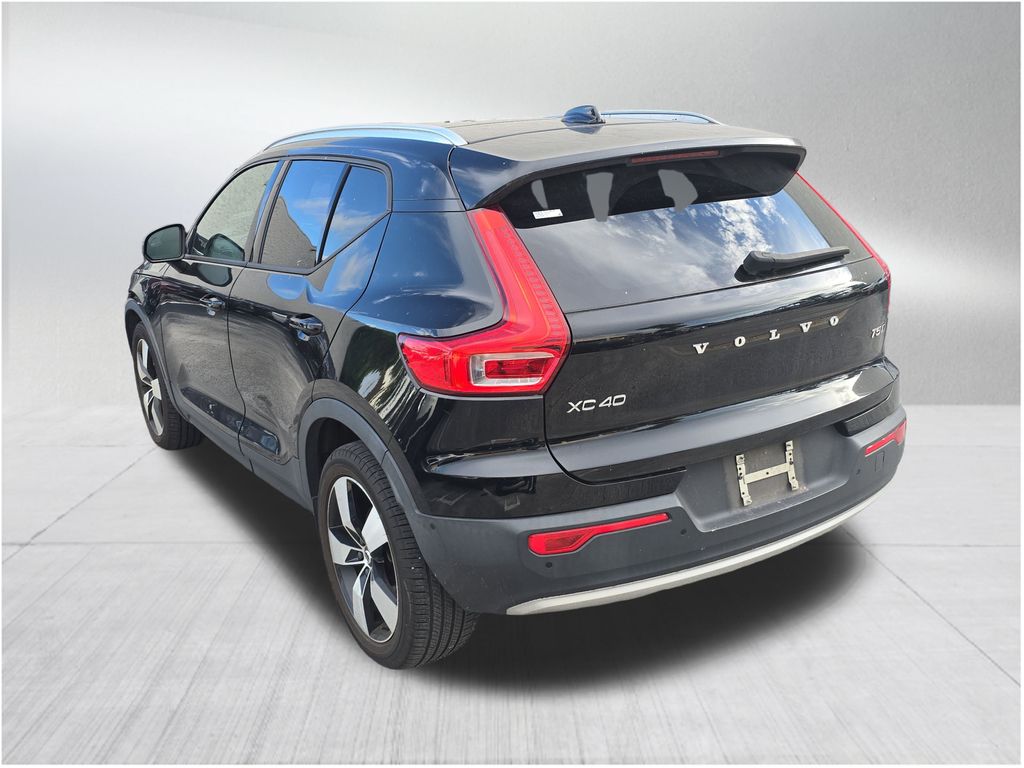2019 Volvo XC40 T5 Momentum photo 2