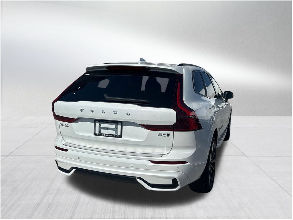 2026 Volvo XC60 B5 Plus photo 4