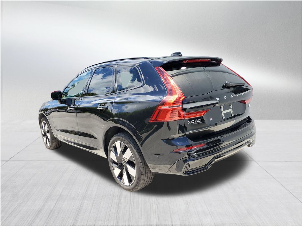 2024 Volvo XC60 Recharge Hybrid T8 Plus photo 3