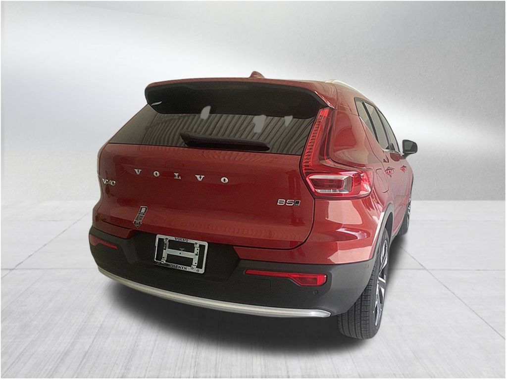 2024 Volvo XC40 Plus photo 3