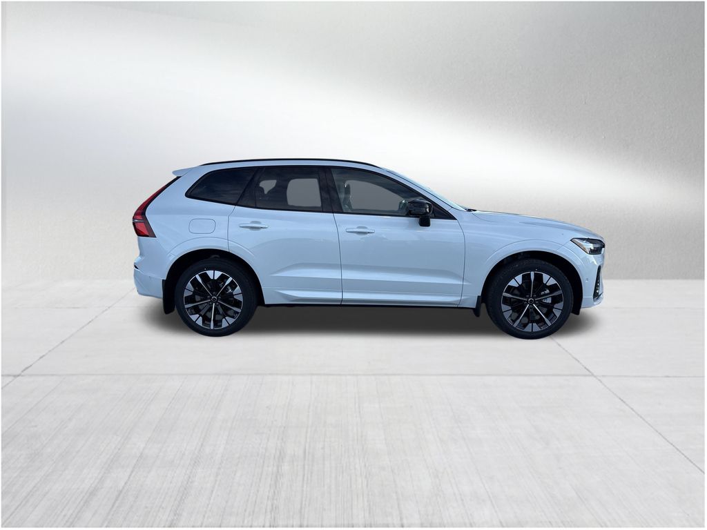 2026 Volvo XC60 B5 Plus photo 3