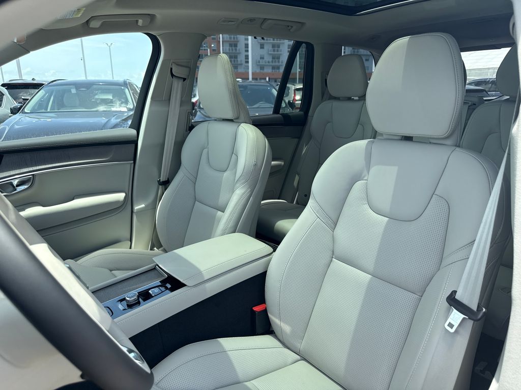 2026 Volvo XC90 Ultra - Photo 12