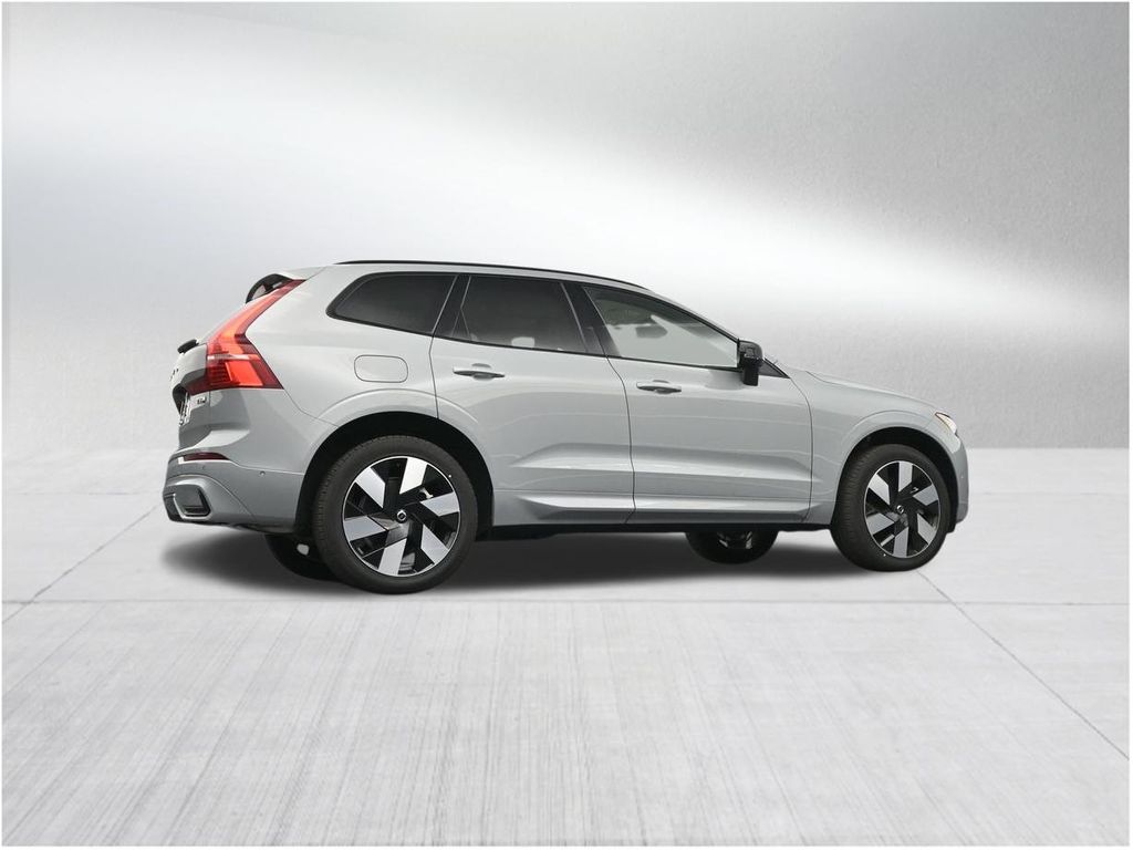 2025 Volvo XC60 Plus - Photo 26