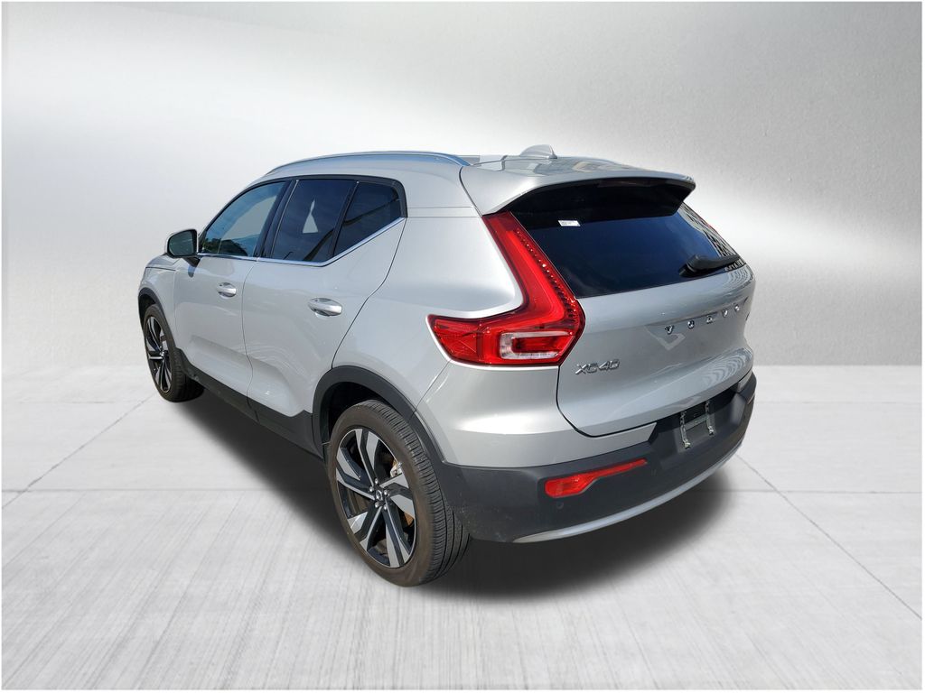 2023 Volvo XC40 AWD Ultimate photo 2