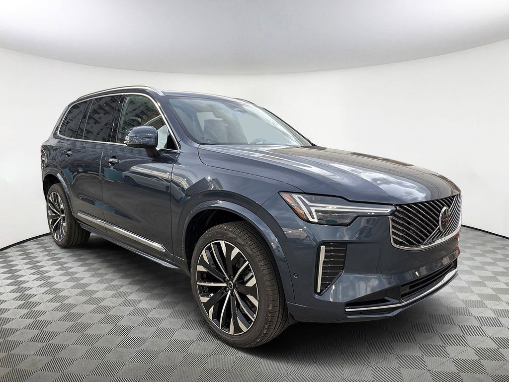 2026 Volvo XC90 Plus photo 3