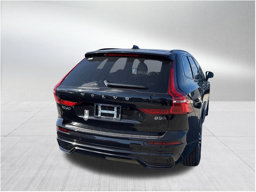 2025 Volvo XC60 B5 Plus photo 4