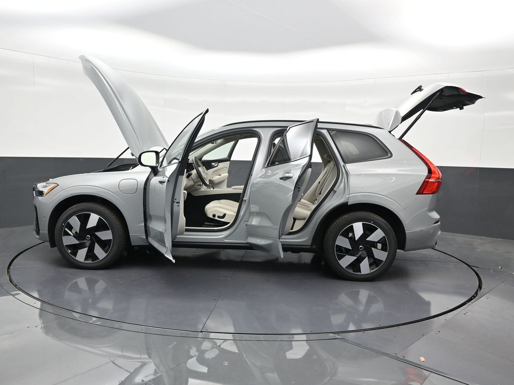 2025 Volvo XC60 Plus - Photo 31
