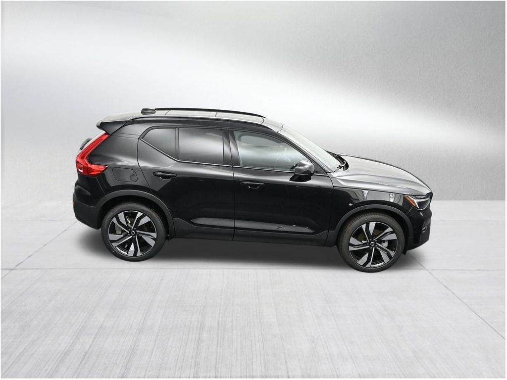 2026 Volvo XC40 Ultra - Photo 18