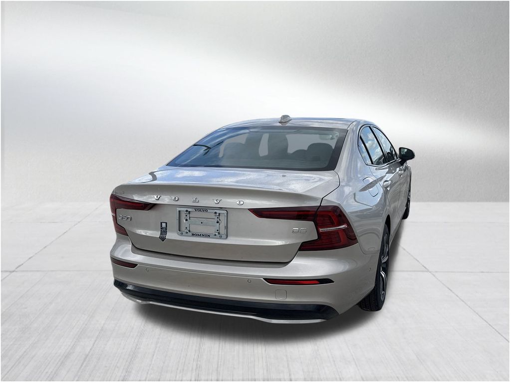 2025 Volvo S60 B5 Plus photo 4