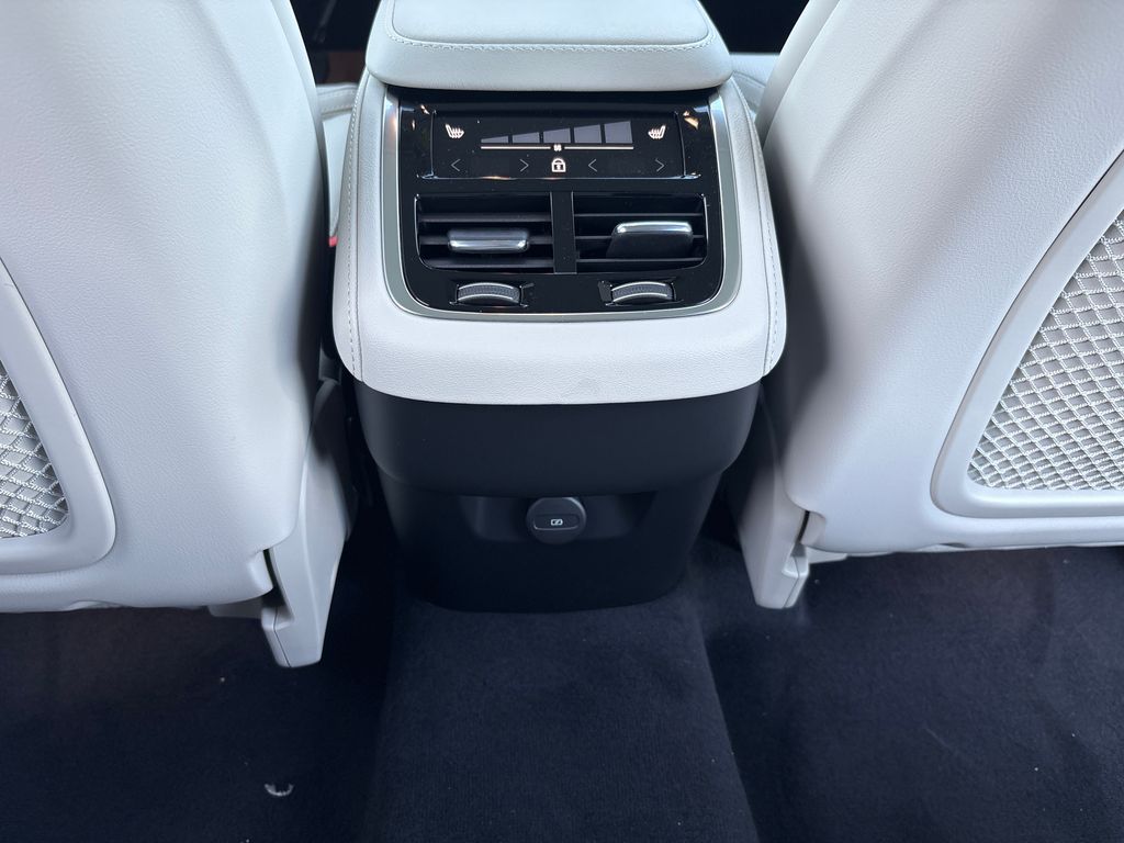 2026 Volvo XC90 Ultra - Photo 13
