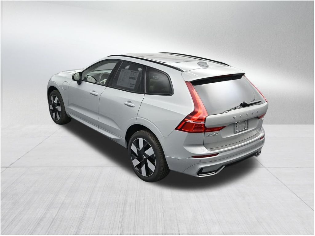 2025 Volvo XC60 Plus - Photo 15