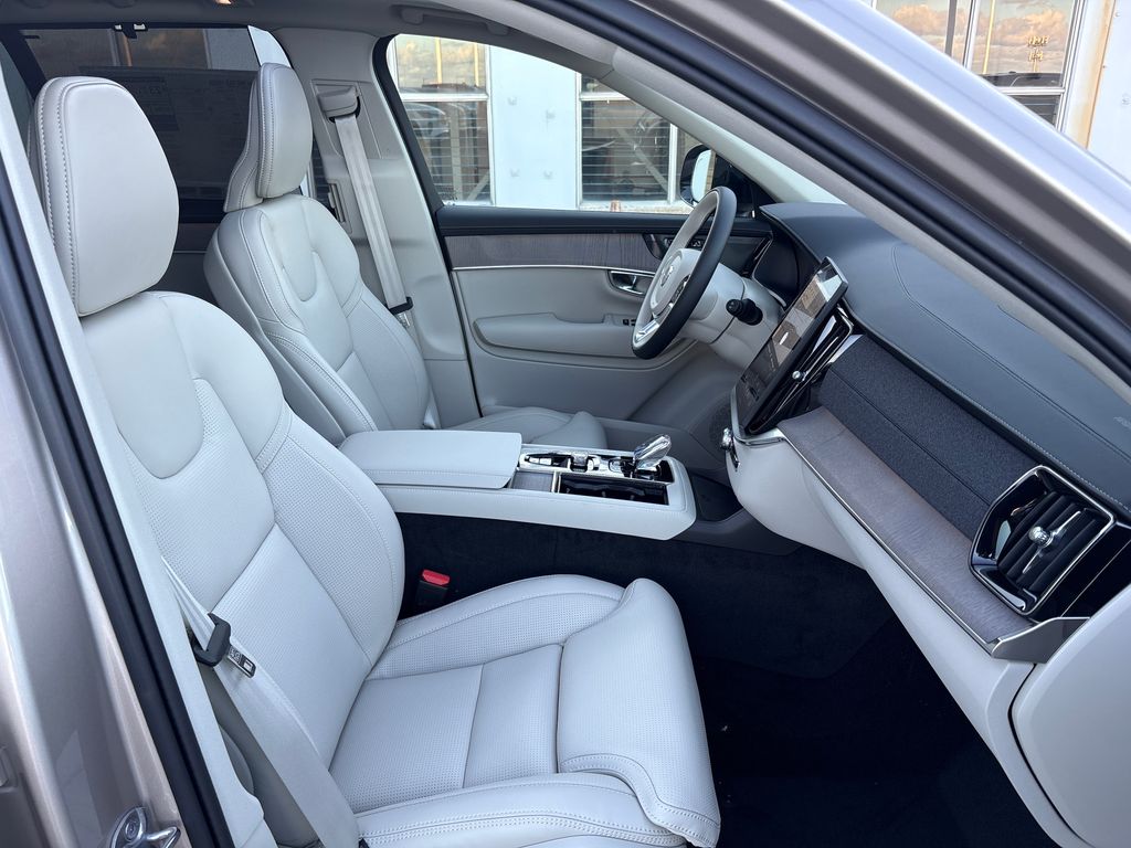 2026 Volvo XC90 Ultra - Photo 15