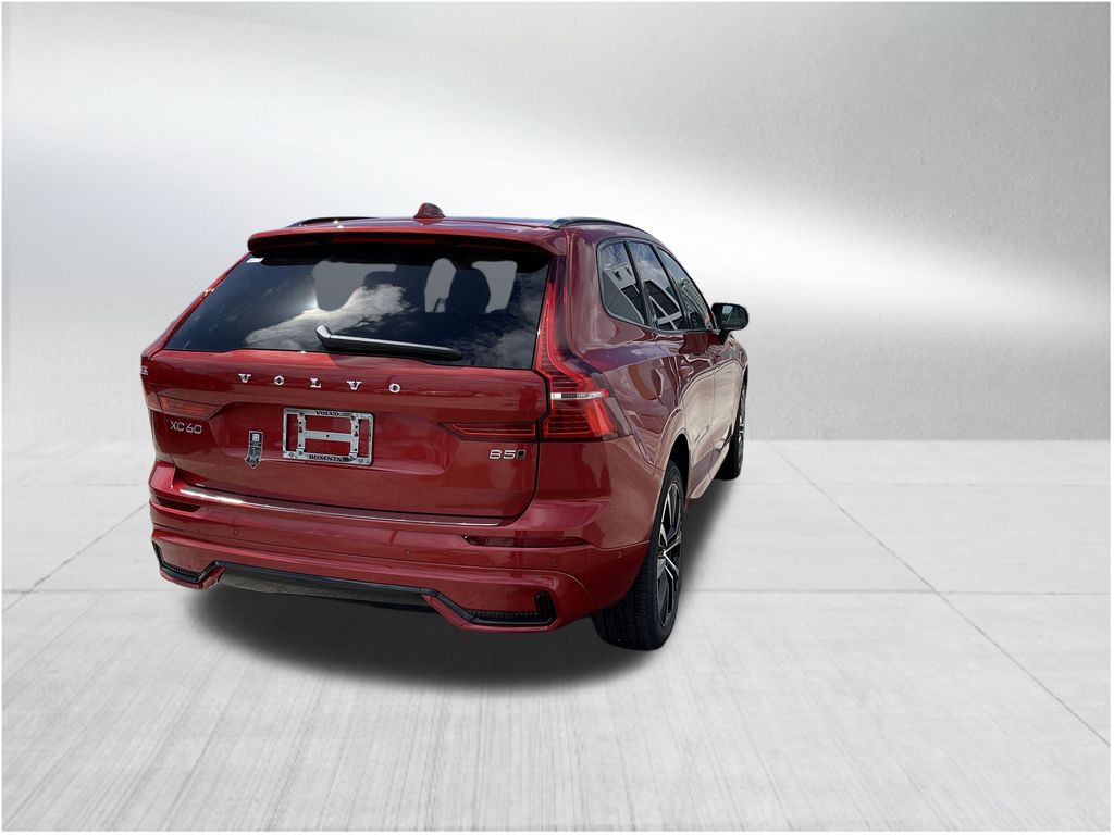 2025 Volvo XC60 B5 Plus photo 4